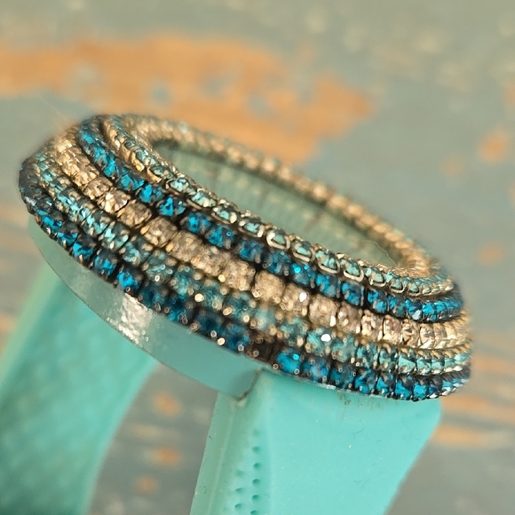 ✨️ Geneva Blue Rhinestone Watch - Picture 6 of 6